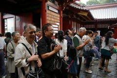 �߉������{�ɂĎQ�q