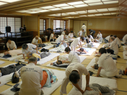 はり・マッサージ無料奉仕治療