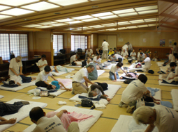 はり・マッサージ無料奉仕治療