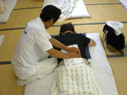はり・マッサージ無料奉仕治療