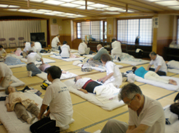 はり・マッサージ無料奉仕治療