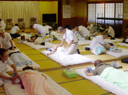 はり・マッサージ無料奉仕治療